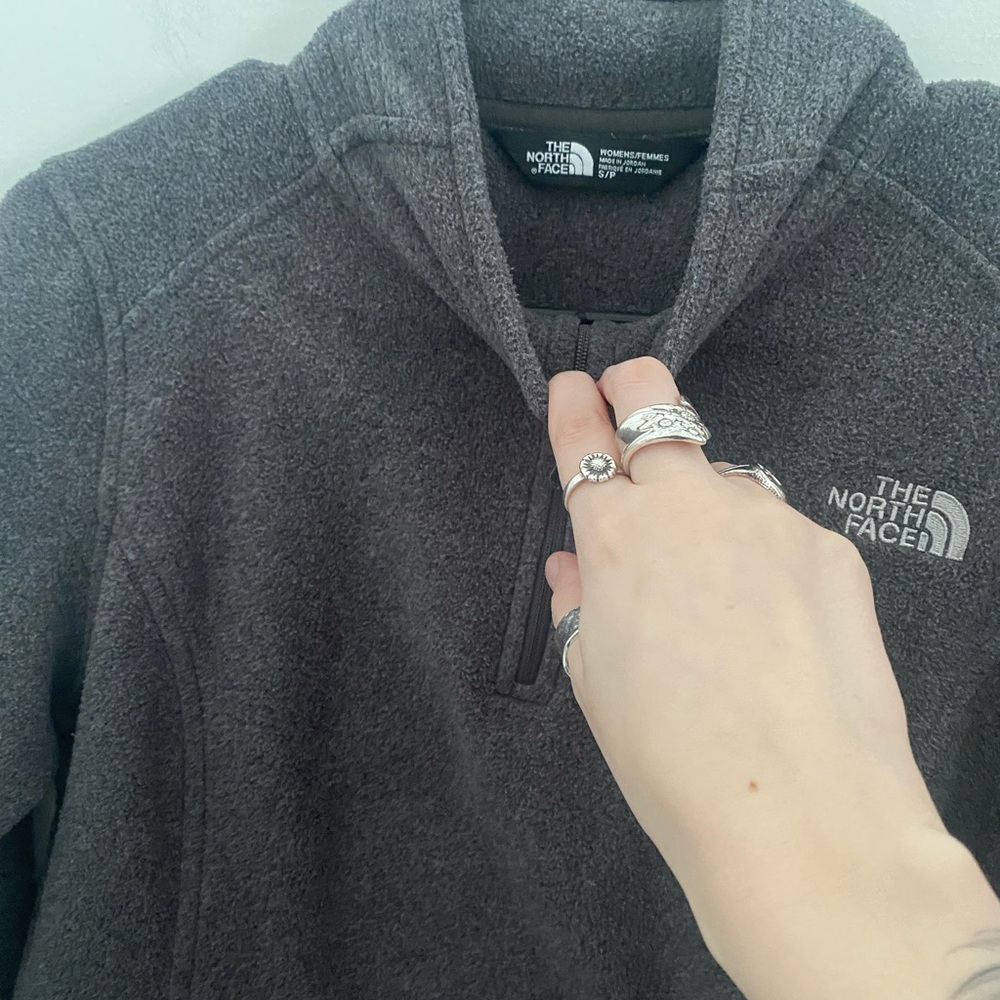 The North Face Glacier Quarter Zip Pull Over - Picture 3 of 6